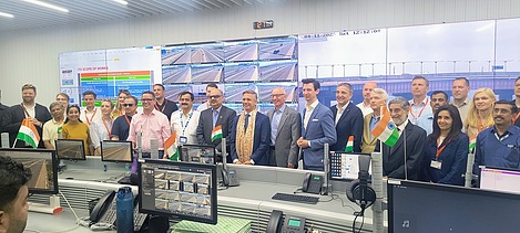 Ein Blick auf die Innovation aus erster Hand: Die österreichische Delegation besichtigt fortschrittliche Kontrollzentren und hebt die technologischen Beiträge von EFKON und STRABAG zu wichtigen indischen Infrastrukturen hervor.