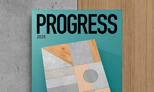 Cover der Publikation „PROGRESS 2025“ mit geometrischer Designgrafik in Holz‑ und Betonoptik auf türkisem Hintergrund.