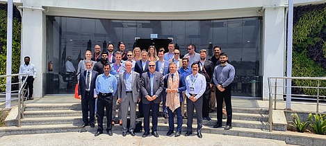Technische Spitzenleistungen und Zusammenarbeit: Eine hochrangige Delegation steht vor einem der wichtigsten Infrastrukturprojekte Indiens, das einen Meilenstein in den österreichisch-indischen Wirtschaftsbeziehungen darstellt.